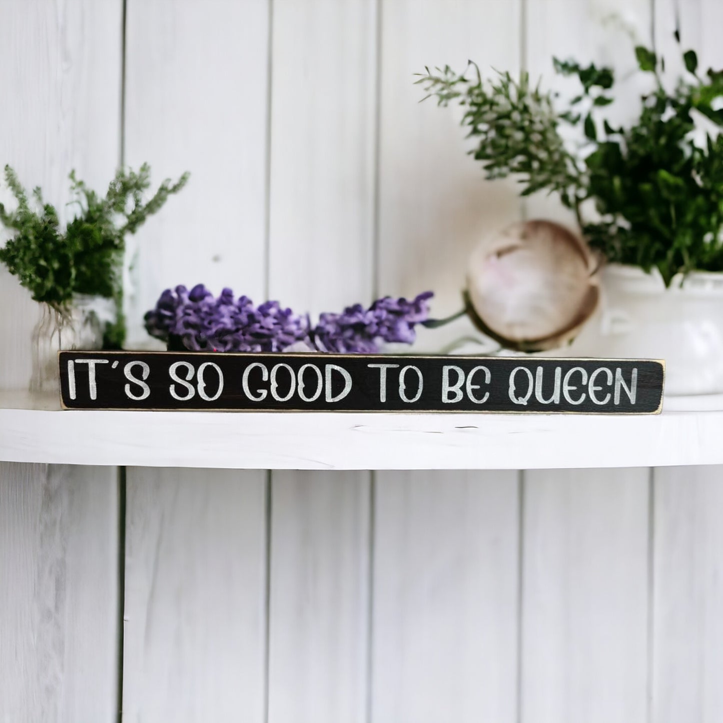 Handpainted black wood sign with white text reading 'It's So Good To Be Queen,' freestanding 16-inch funny office decor for desks and shelves.